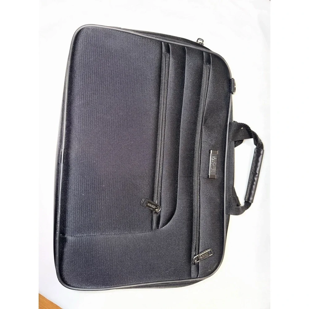 Kenneth Cole Reaction Black Laptop Bag Straps & Pockets - Measures 18